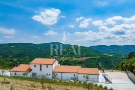 Oaza mira u Istri,Villa sa bazenom,20.000 m2 okućnice, Cerovlje, Ev