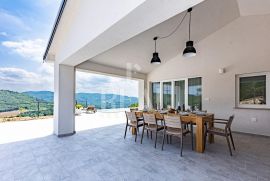 Oaza mira u Istri,Villa sa bazenom,20.000 m2 okućnice, Cerovlje, Ev