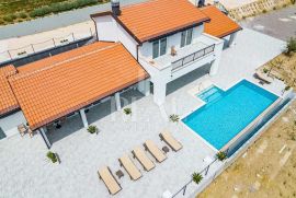 Oaza mira u Istri,Villa sa bazenom,20.000 m2 okućnice, Cerovlje, Ev