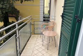 Opatija, u centru, etaža od 97 m2 na 1 katu, 2 balkona, Opatija, Flat