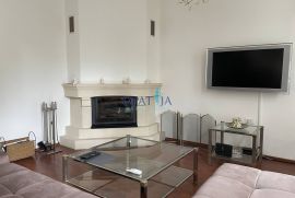 Opatija, u centru, etaža od 97 m2 na 1 katu, 2 balkona, Opatija, Flat