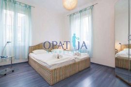 Opatija, u centru, etaža od 97 m2 na 1 katu, 2 balkona, Opatija, Flat