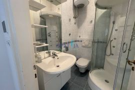 Opatija, u centru, etaža od 97 m2 na 1 katu, 2 balkona, Opatija, Flat