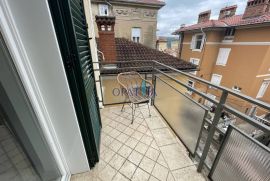 Opatija, u centru, etaža od 97 m2 na 1 katu, 2 balkona, Opatija, Flat