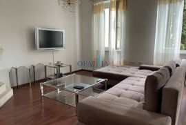 Opatija, u centru, etaža od 97 m2 na 1 katu, 2 balkona, Opatija, Flat