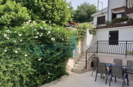 Crikvenica, Stan u prizemlju 62m2 sa terasom i okućnicom, prodaja, Crikvenica, Flat