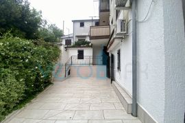 Crikvenica, Stan u prizemlju 62m2 sa terasom i okućnicom, prodaja, Crikvenica, Flat