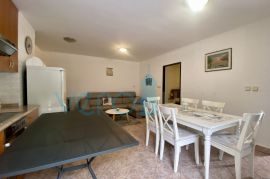 Crikvenica, Stan u prizemlju 62m2 sa terasom i okućnicom, prodaja, Crikvenica, Flat