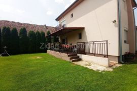 Surčin, Dobanovci, Anđelka Čobanovića, 120m2 i plac 10 ari, Surčin, House