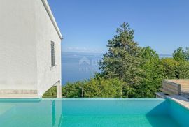 OPATIJA RIVIERA - privatna vila posebnog rasporeda s bazenom i panoramskim pogledom na more, Opatija - Okolica, Дом