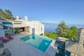 OPATIJA RIVIERA - privatna vila posebnog rasporeda s bazenom i panoramskim pogledom na more, Opatija - Okolica, Дом