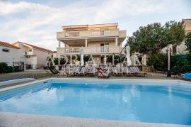 APARTMANSKA KUĆA S  4 STAMBENE JEDINICE, 100 m OD MORA, OTVOREN POGLED! KOŽINO  - ZADAR, Zadar - Okolica, Σπίτι