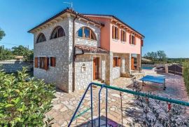 BARBAN, Prekrasna vila 4S+DB, s bazenom, u malom mirnom selu, Barban, House