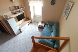 Baška - apartman u centru s pogledom na more, Baška, Apartamento