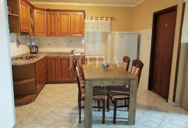 Baška - apartman u centru s pogledom na more, Baška, Apartamento