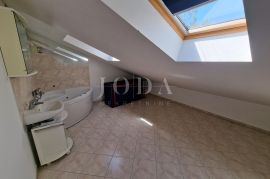 Apartman s pogledom na more 60 m od plaže, Dobrinj, Διαμέρισμα