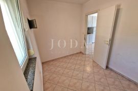 Apartman s pogledom na more 60 m od plaže, Dobrinj, Διαμέρισμα