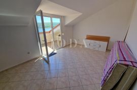 Apartman s pogledom na more 60 m od plaže, Dobrinj, Διαμέρισμα