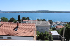 Crikvenica, kuća sa poslovnim prostorom na odličnoj lokaciji, Crikvenica, Famiglia