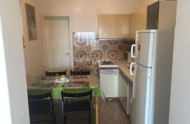 CRIKVENICA, JADRANOVO - lijepa kuća s pet apartmana, Crikvenica, Дом