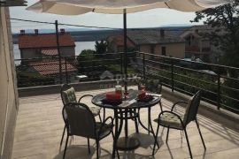 CRIKVENICA, JADRANOVO - lijepa kuća s pet apartmana, Crikvenica, Дом