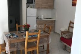 CRIKVENICA, JADRANOVO - lijepa kuća s pet apartmana, Crikvenica, Дом