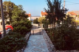 CRIKVENICA, JADRANOVO - lijepa kuća s pet apartmana, Crikvenica, Дом