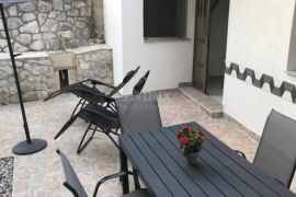 CRIKVENICA, JADRANOVO - lijepa kuća s pet apartmana, Crikvenica, Дом