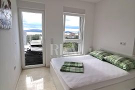 Penthouse 3S+DB sa krovnom terasom i bazenom, Vodice, Kвартира