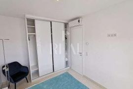 Penthouse 3S+DB sa krovnom terasom i bazenom, Vodice, Kвартира