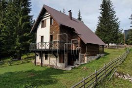 Odlična vikend vila površine stambene 150m2 Dvorišta Jahorina na placu od 500m2, Pale, Casa