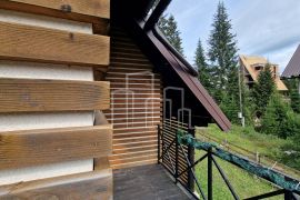 Odlična vikend vila površine stambene 150m2 Dvorišta Jahorina na placu od 500m2, Pale, Famiglia