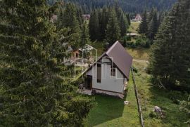 Odlična vikend vila površine stambene 150m2 Dvorišta Jahorina na placu od 500m2, Pale, Famiglia