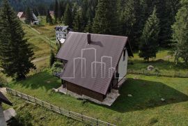 Odlična vikend vila površine stambene 150m2 Dvorišta Jahorina na placu od 500m2, Pale, Famiglia