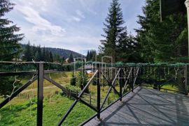 Odlična vikend vila površine stambene 150m2 Dvorišta Jahorina na placu od 500m2, Pale, Famiglia