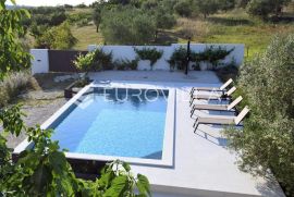 Zadar, Crno, moderna vila na predivnoj privatnoj lokaciji, Zadar, House