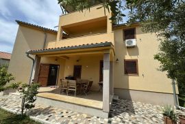 Apartmanska kuća na odličnoj lokaciji, Valbandon, Istra, Fažana, Famiglia