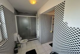 Apartmanska kuća na odličnoj lokaciji, Valbandon, Istra, Fažana, Kuća