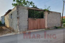 PRIVLAKA građevinski teren sa objektom površine 200m2, Privlaka, Земля