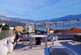 Opatija, penthouse s pogledom na more i krovnom terasom, Opatija, شقة