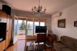 Opatija šarmantan stan u kući velikog potencijala!, Opatija, Appartment