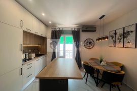 Rijetkost Opatija prvi red uz more!, Opatija, Appartment