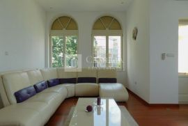 Opatija 100 m od mora stan u staroj vili!, Opatija, Appartment