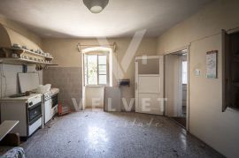 Kuća za renovaciju s pogledom na more, Labin, Famiglia