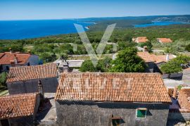 Kuća za renovaciju s pogledom na more, Labin, Famiglia