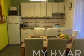 Miran stan s pogledom na more u Vitarnji, Jelsa, Appartement