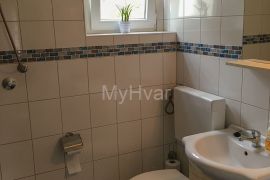 Miran stan s pogledom na more u Vitarnji, Jelsa, Appartement