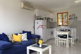 KARIN DONJI-3 APARTMANA- 50 m do mora, Benkovac, بيت