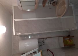 TISNO- 3 etaže, 8 apartmana, konoba, Tisno, Ev