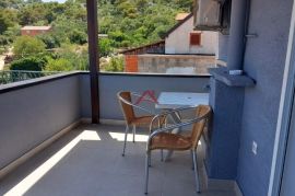 TISNO- 3 etaže, 8 apartmana, konoba, Tisno, Ev